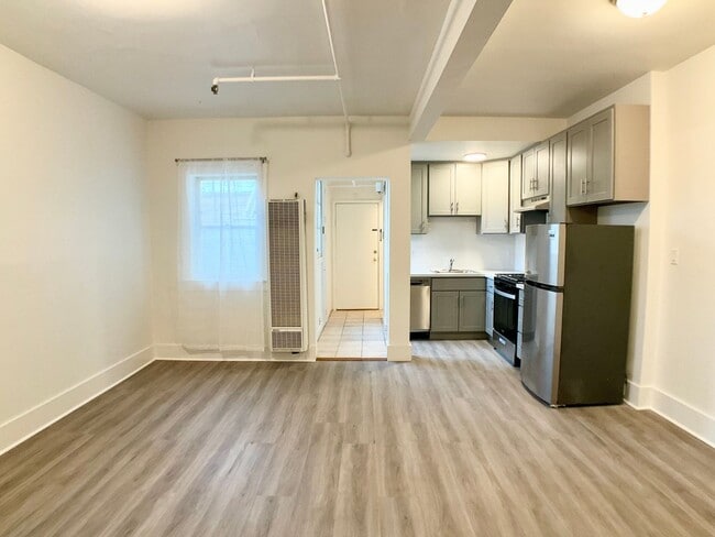 Building Photo - RENOVATED and Private. DISHWASHER, ON-SITE LAUNDRY, HARDWOOD! Unit #12