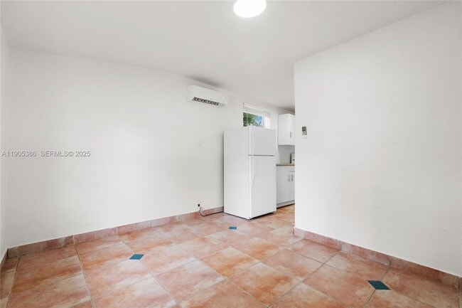 Photo - 2385 SW 17th St Unidad A