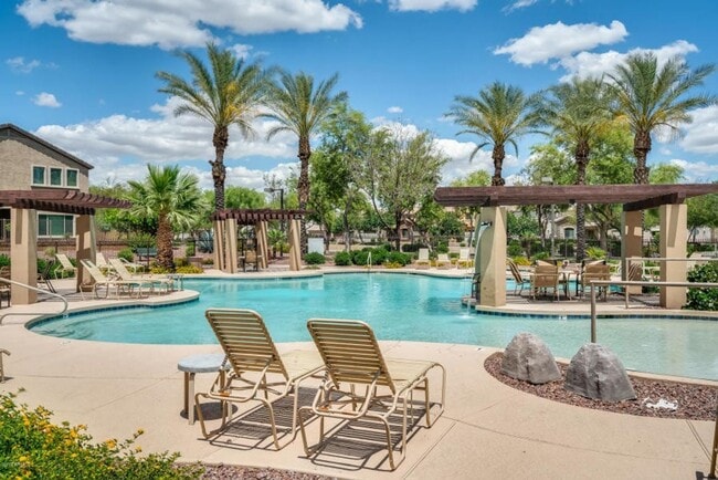 Building Photo - Charming 3 Bed + Den 2.5 Bath Home with 2 ...