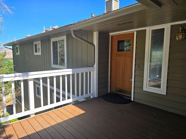 Photo - Spacious 5 Bedroom Home With Valley Views In SW Reno!
