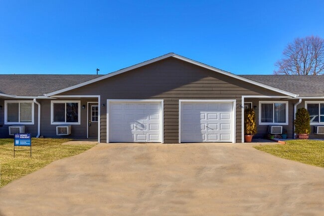 Building Photo - 2 Bedroom, Single-story Townhomes for rent... Unit 1674 S. 15th Ave W