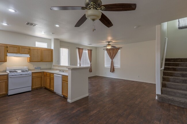 Photo - North Las Vegas Home 3 Beds with Desk Area...
