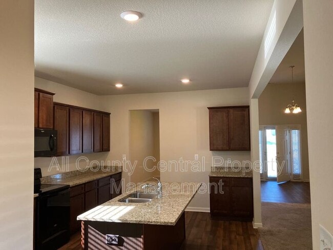Photo - 230 Smith Glen Dr