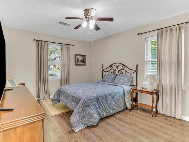 Photo - 805 Bluebonnet Ln