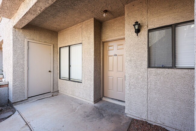 Building Photo - Centrally located and affordable in Woodla... Unit 110 Rental
