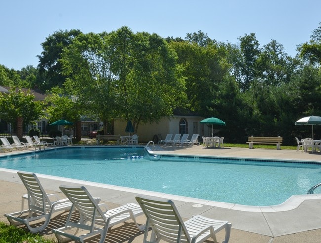 Piscina - Rolling Glen Townhomes and Apartments