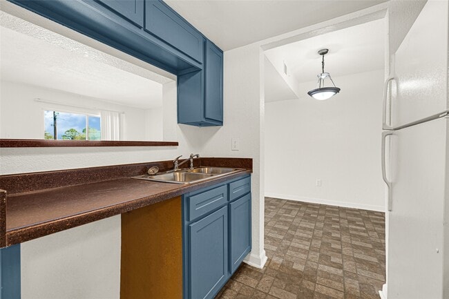 Photo - 8100 Creekbend Dr Unit 162