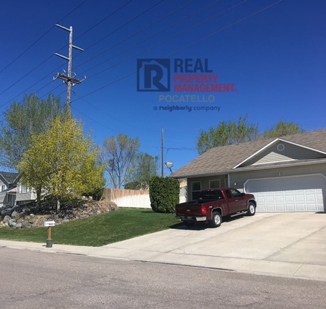 Building Photo - 1320 E Cedar St Unit 1320 E. Cedar St.  A Rental