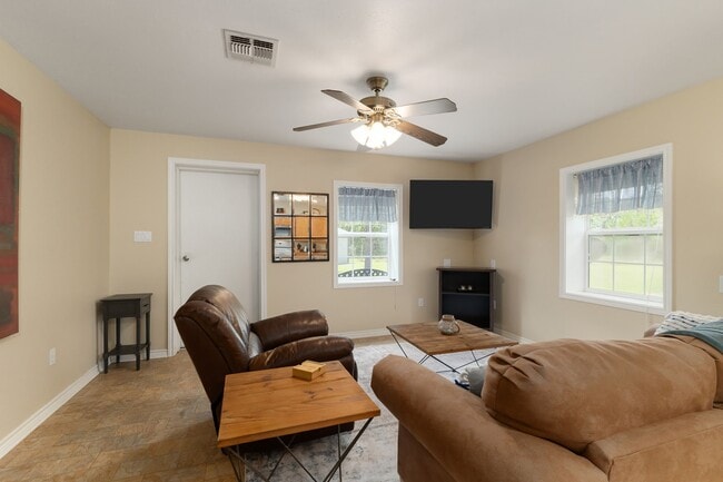 Photo - 1072 Papenberg Rd