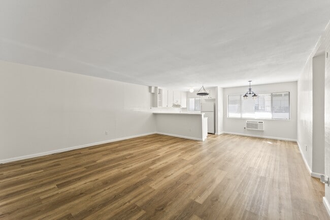 Photo - 18530 Hatteras St Unidad 122