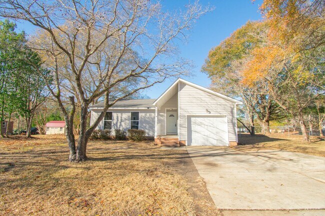 Building Photo - 3 Bedroom 2 Bathroom Fully Updated!!