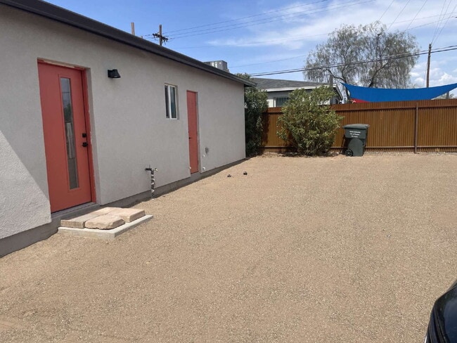 Photo - 1339 E 8th St Unidad Lumen-2bdrm