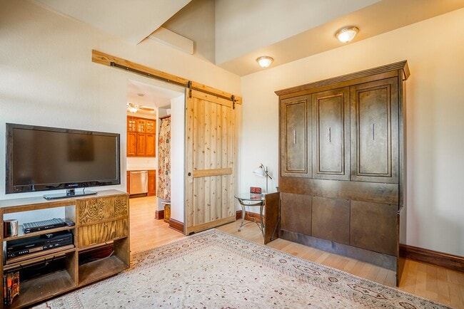 Photo - 205 Logan St Unit 2