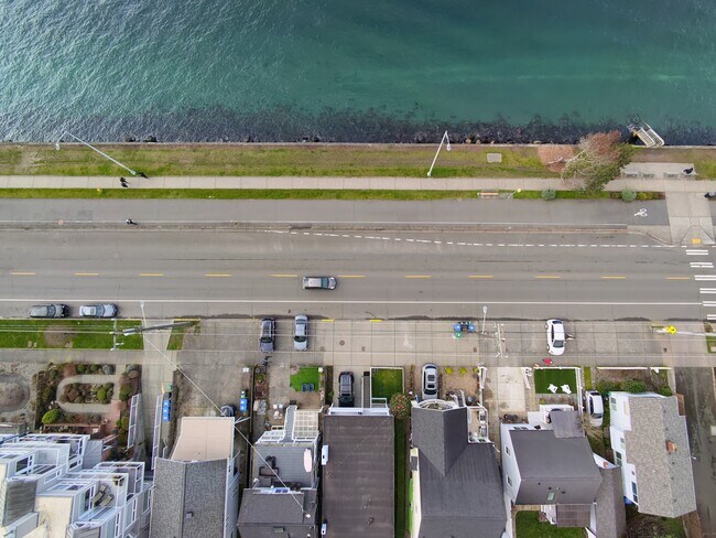 Photo - 1588 Alki Ave SW