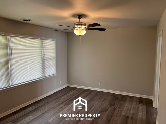 Photo - Newly Renovated 3-Bedroom Home for Rent in Huntsville, AL - Hardwood Floors & Fenced Backyard