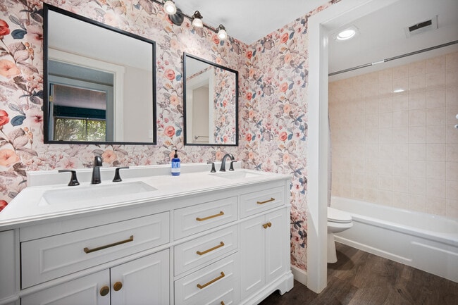 Photo - 102 Brookwood Dr Unit APT B