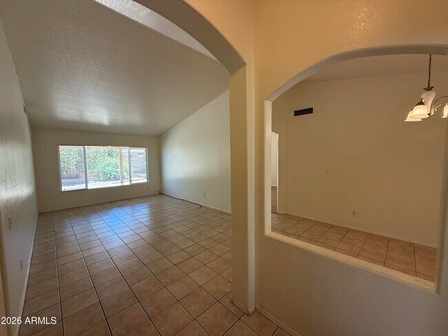 Photo - 505 W Sereno Dr