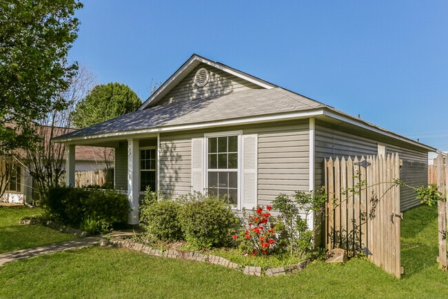 Photo - 117 Village Dr