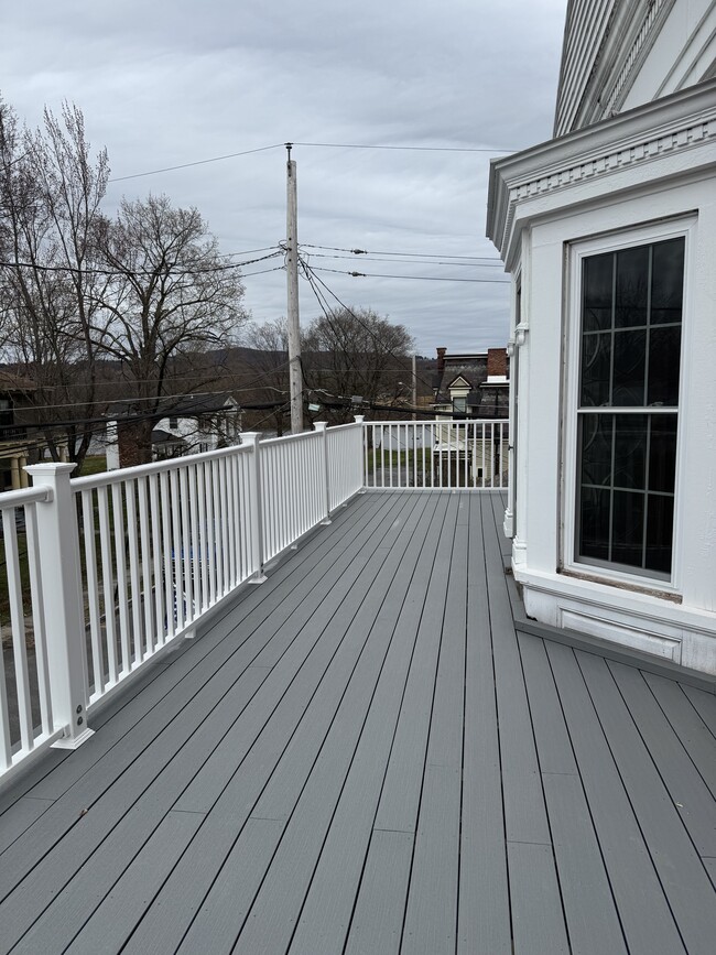 Spacious 2nd Story Deck - 8 Division St