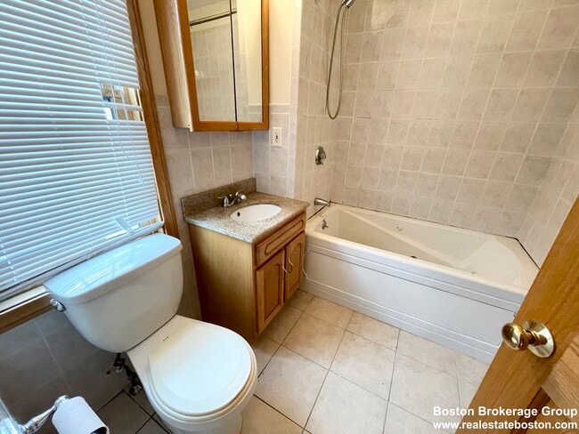 Photo - 242 W 3rd St Unit 2