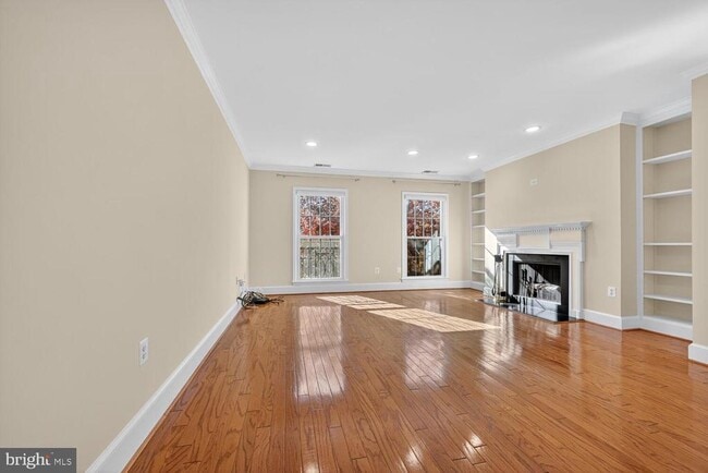 Photo - 3291 Sutton Pl NW