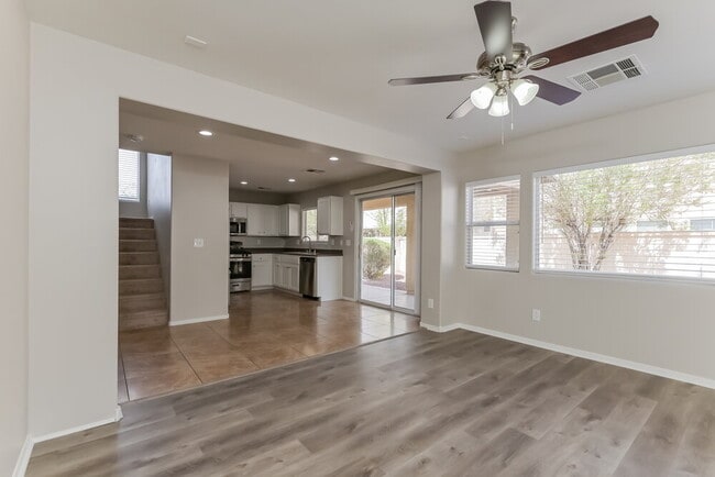 Photo - 828 Blue Rosalie Pl