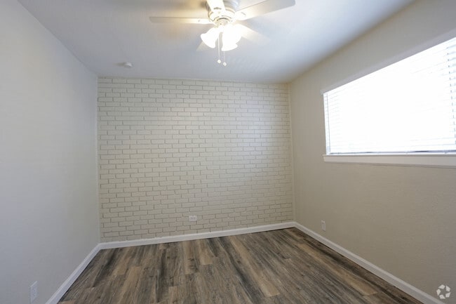2BR,2BA - 810SF - BEDROOM