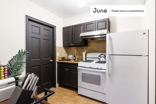 Room in Shared 3 bed/1 bath home in Chinatown