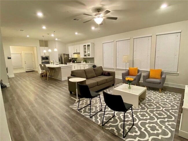 15700 Apex Plaza