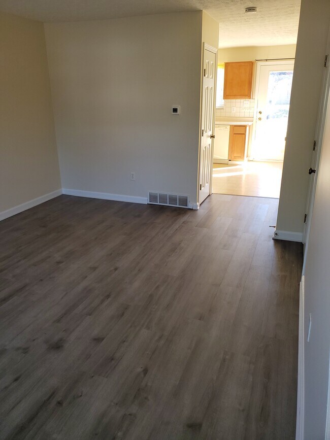 Photo - 1215 Weybridge Rd Unit Weybridge Condominiums