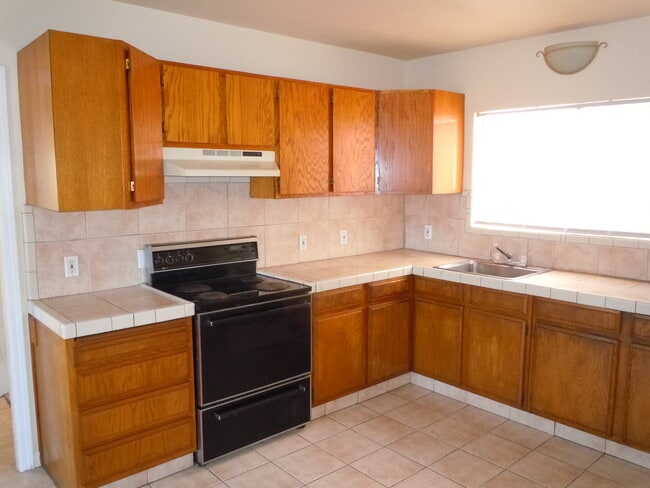 Photo - 1094 Aileen St