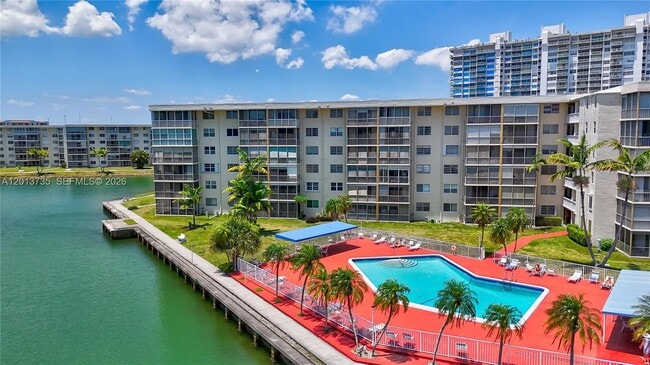 Building Photo - 2851 Leonard Dr Unit J210