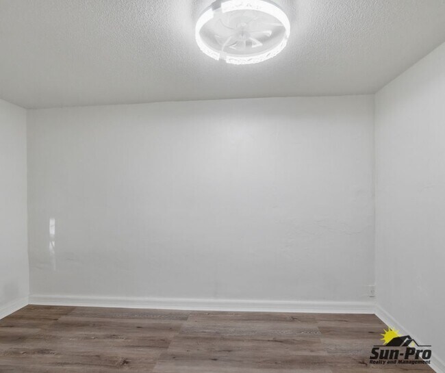 215 Live Oak Ave