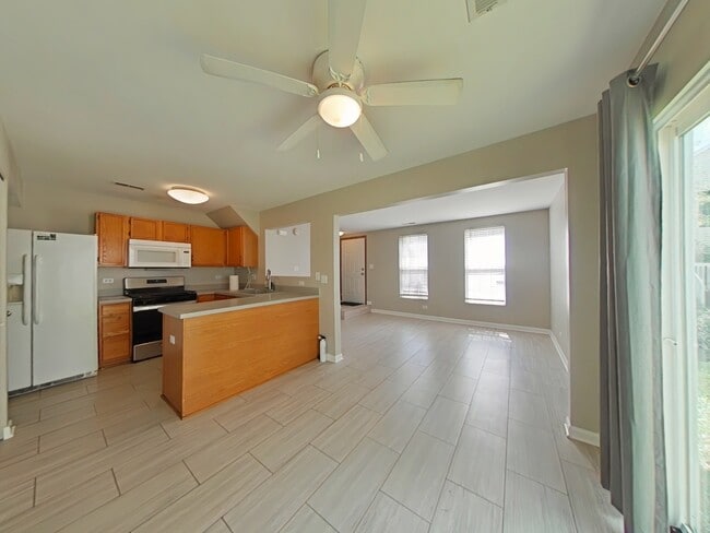 Photo - 1101 Symphony Dr