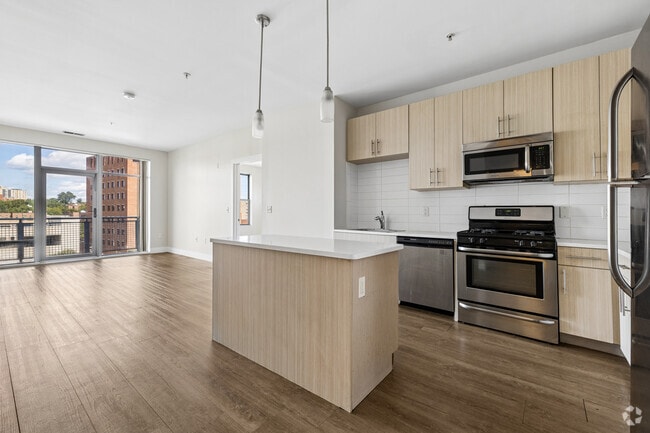 2BR, 2BA - 920SF - Kitchen