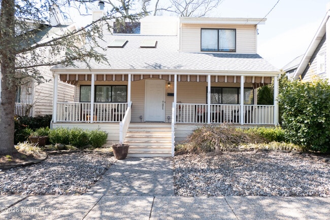 Building Photo - 480 Staffa St