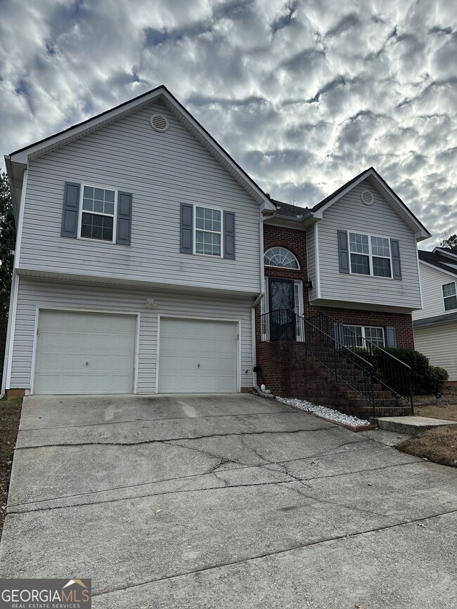 Photo - 1943 Oakbluff Way SW