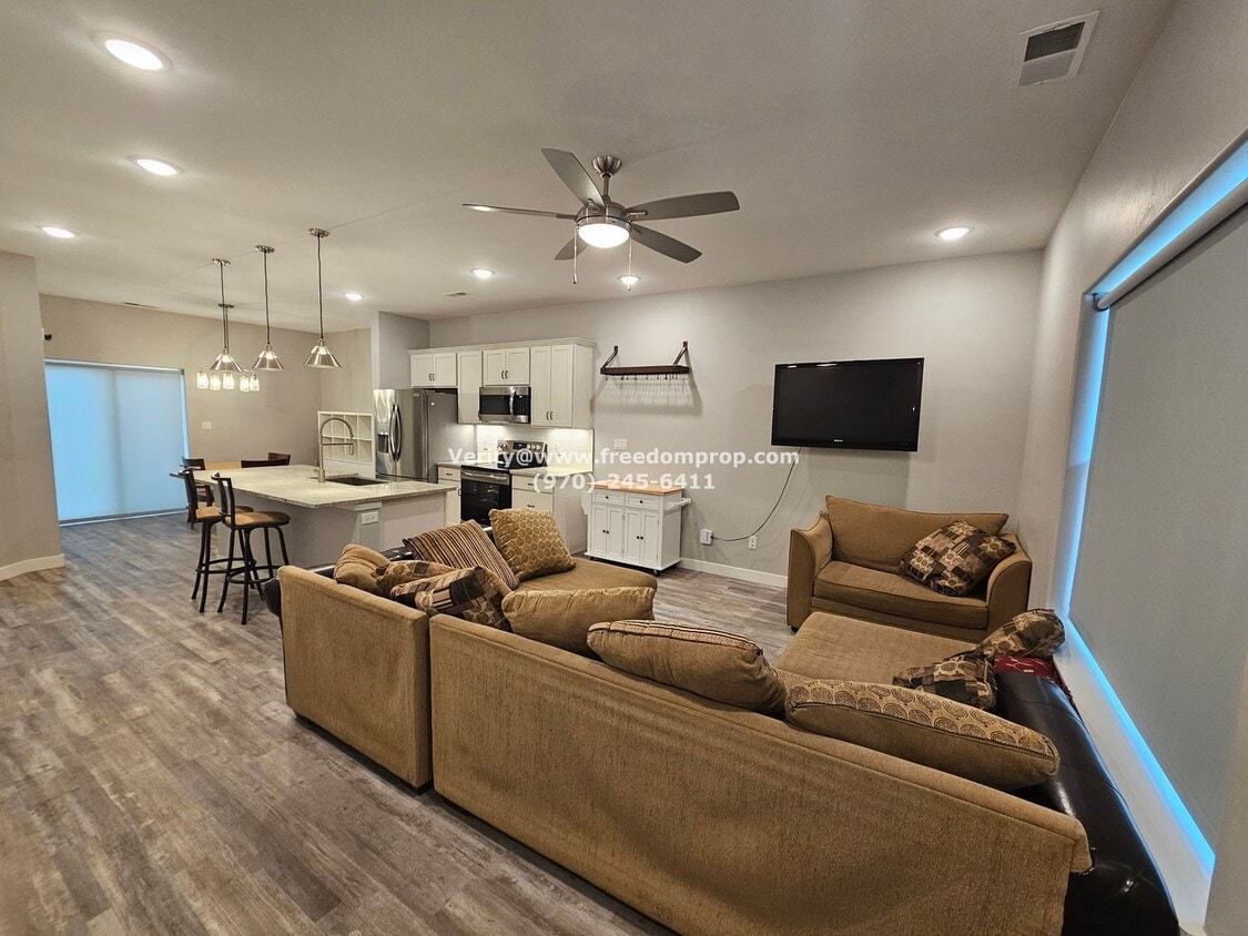 Beautiful Furnished 2bed 2.5 bath Townhome... - Beautiful Furnished 2bed 2.5 bath Townhome...
