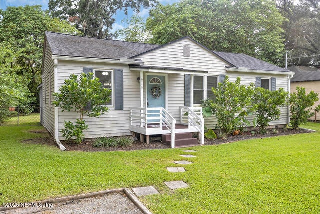 Photo - 6110 Lynnwood Ave House