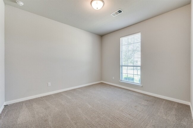 Photo - 4720 Bonfire Way