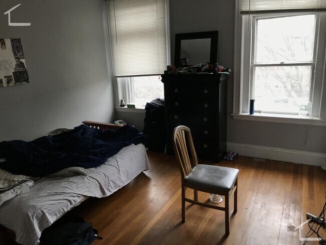 Photo - Beautiful 4.5 Bed Unit With Great Location in Brookline Available 9/1/26