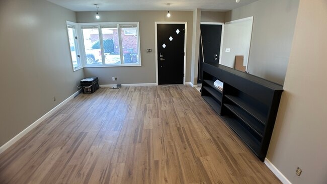 Photo - 205 Lakewood Dr