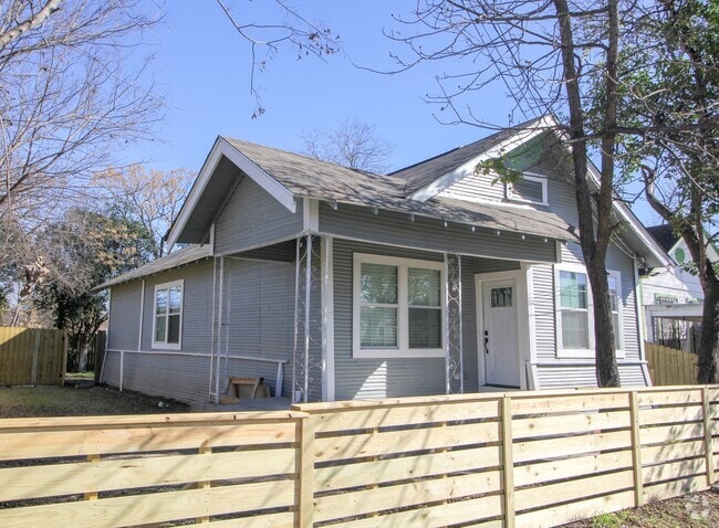 Building Photo - Downtown 3 bedroom 2 bath gorgeous remodel Rental