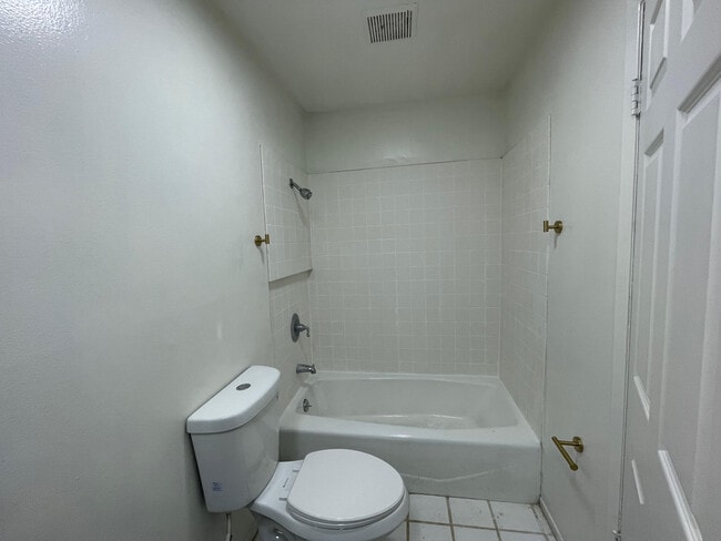 Photo - 16126 S Ainsworth St Apartamentos Unidad Front B