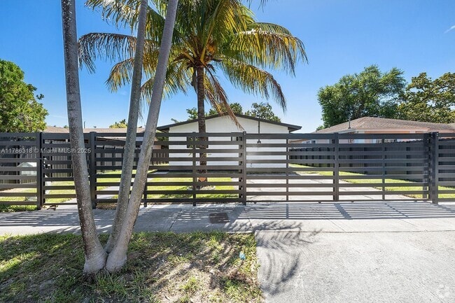 Building Photo - 1522 NW 41st St Rental