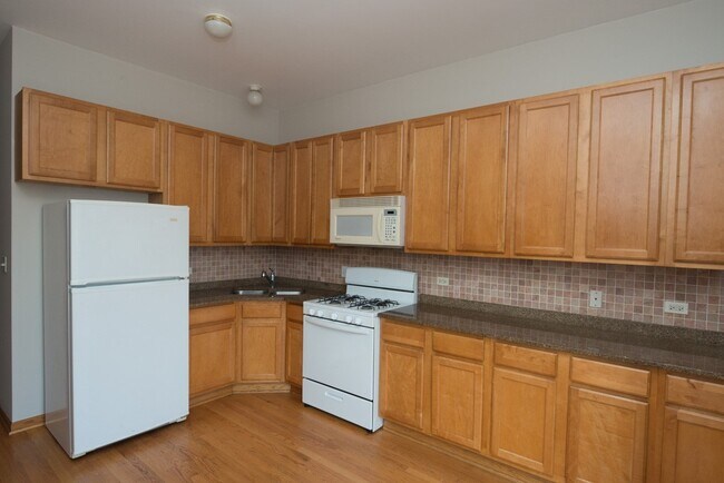 2138 W Chicago Ave Unit R4