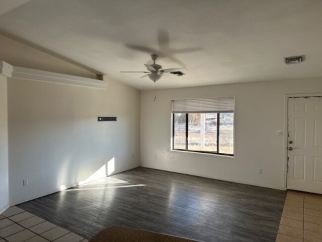 Photo - 1034 W 7th S St