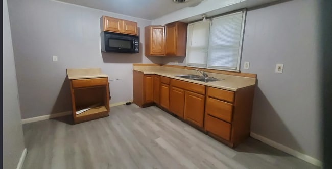 Photo - Charming 3-Bedroom Pet-Friendly Home with Modern Conveniences in Flint Charter Township!