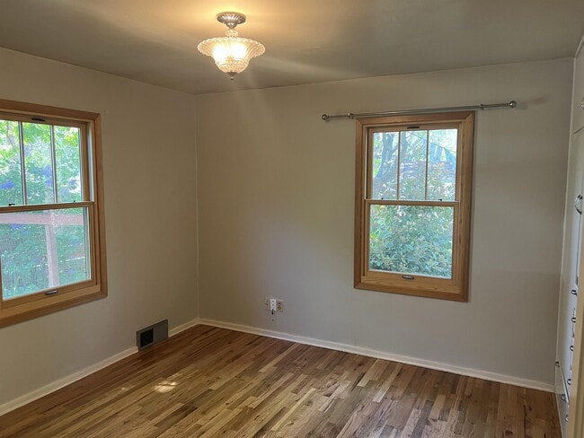 Photo - 1900 W Good St