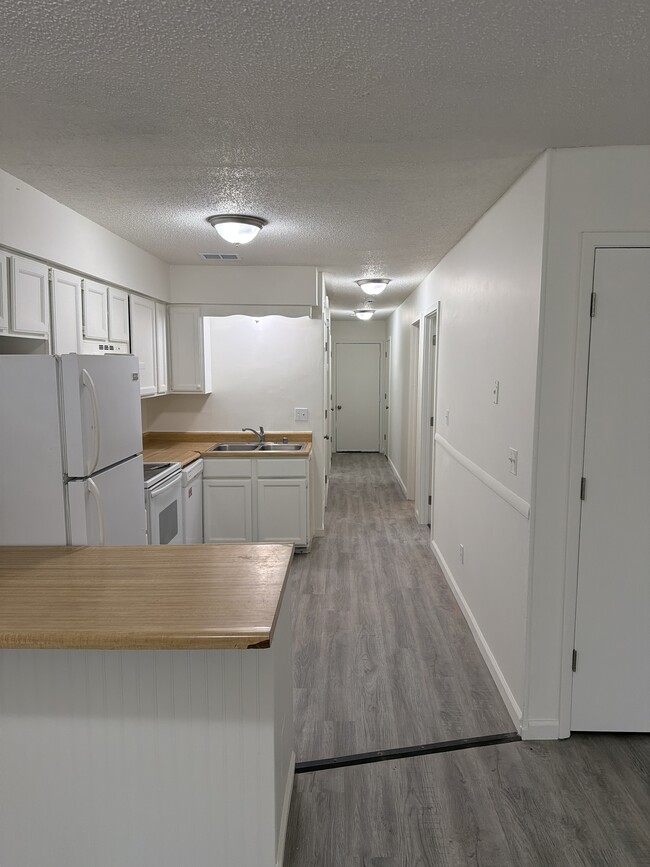 Photo - 1321 E 25th Ter